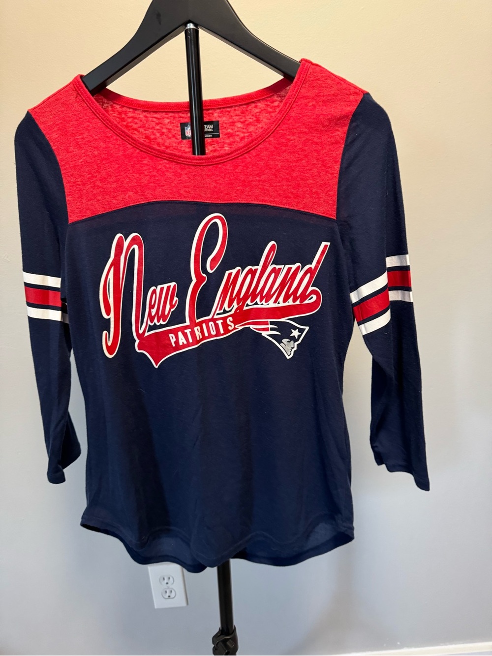 NFL Team Apparel New England Patriots Women’s Long Sleeve Graphic Tee Medium